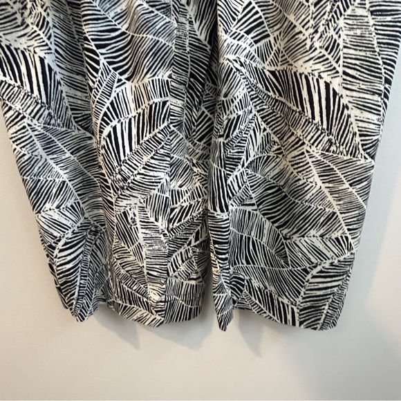 NWT Old Navy Black/White Palm Print Sleeveless Tank One Piece Jumpsuit Size XS - Picture 9 of 9
